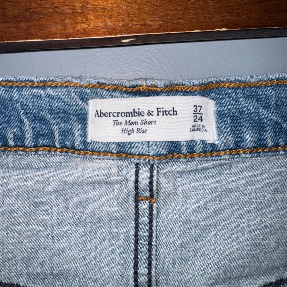 Abercrombie & Fitch The Mom High Rise Shorts - Picture 6 of 6